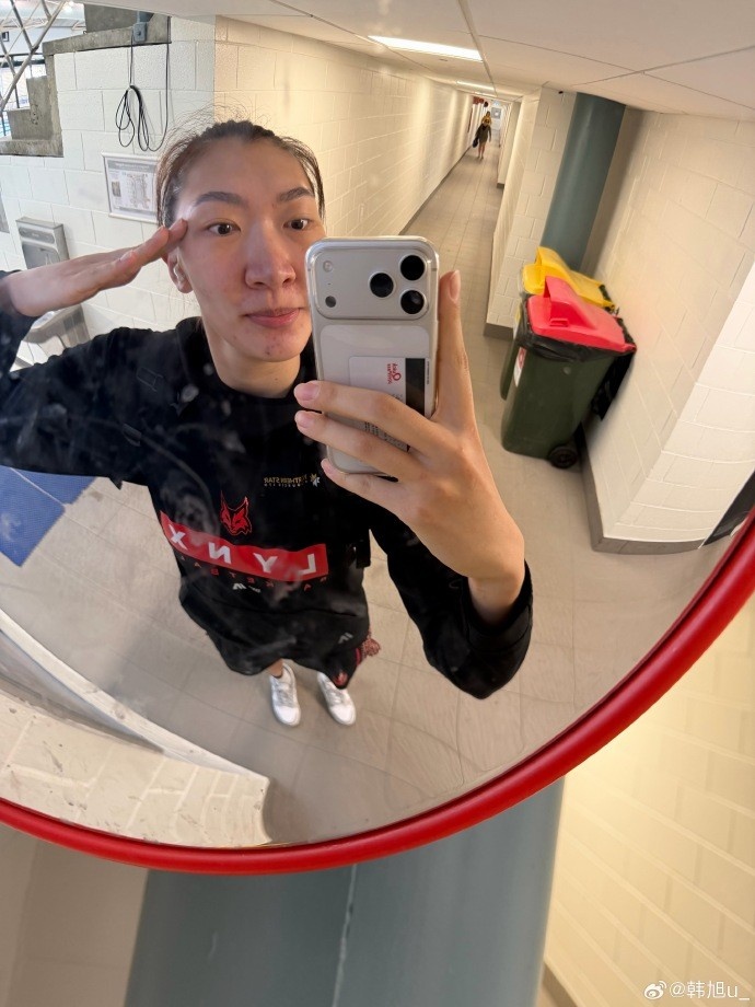 俺也一样！韩旭晒照：忘带钥匙把自己锁公寓外了 鱼般记忆的女人