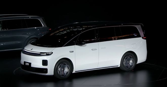 零跑首款MPV首发亮相！朱江明：下一个十年冲击400万年销