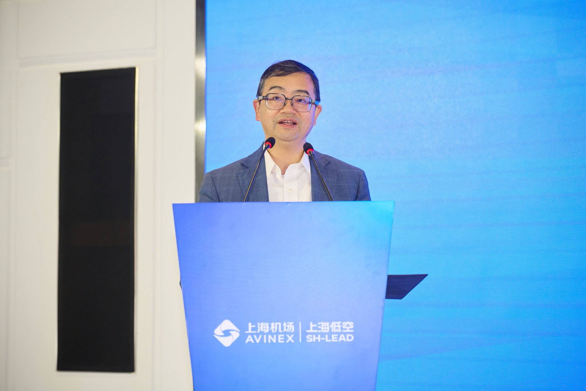 图为上海机场集团副总裁、上海低空公司董事长宋雪枫在签约现场发言 （受访者供图）