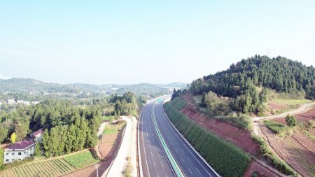 即将通车的铜资高速。蜀道集团供图