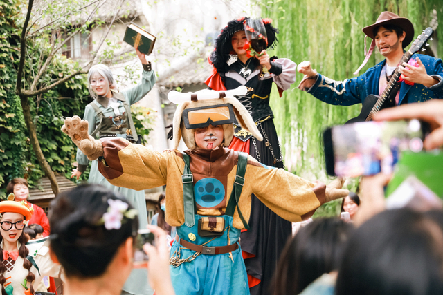 《热闹的小镇》现场图