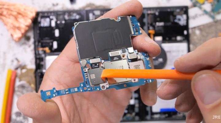 �� ͼ��Youtube @JerryRigEverything