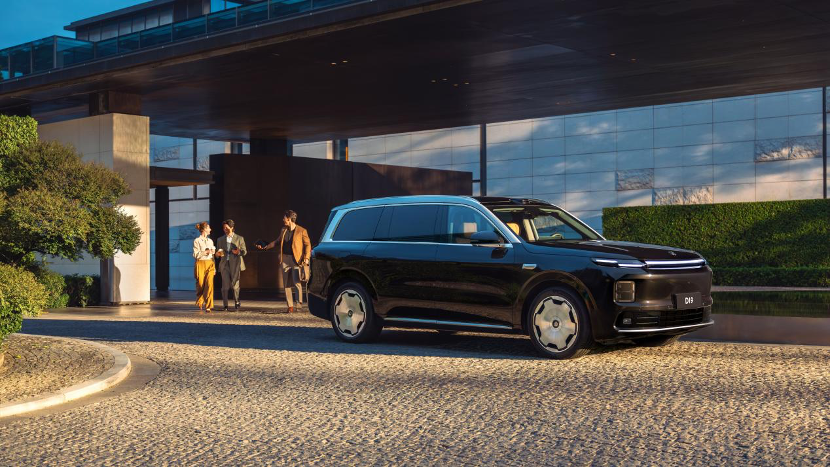 闪电 ｜ 零跑D19内饰亮相 第一款MPV车型D99同步展示