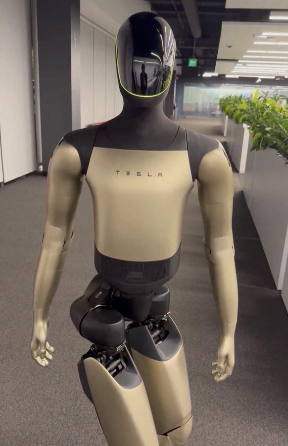 「跳票之王」马斯克的2025：宏大愿景纷纷落空，身价反涨1.4万亿