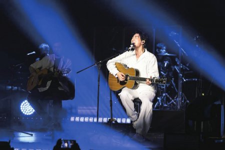 海来阿木海外演出。受访者供图