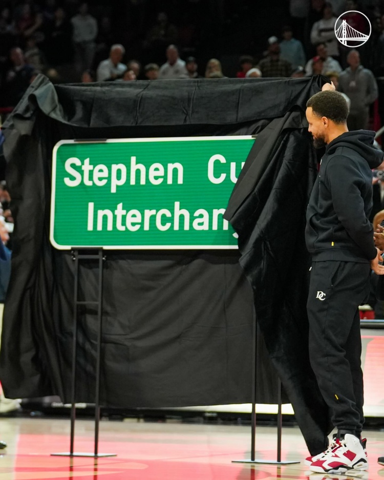 有说法！库里回母校上脚AJ 6胭脂红！学生时期他曾穿此款拍宣传照