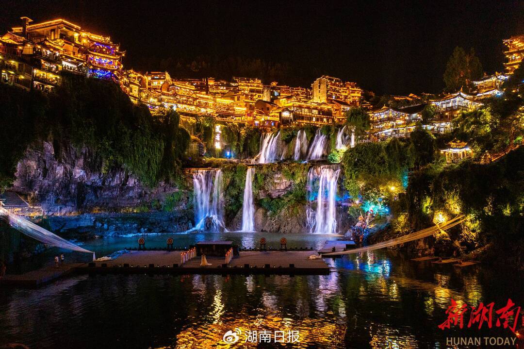 深山古镇名扬海外火爆出圈