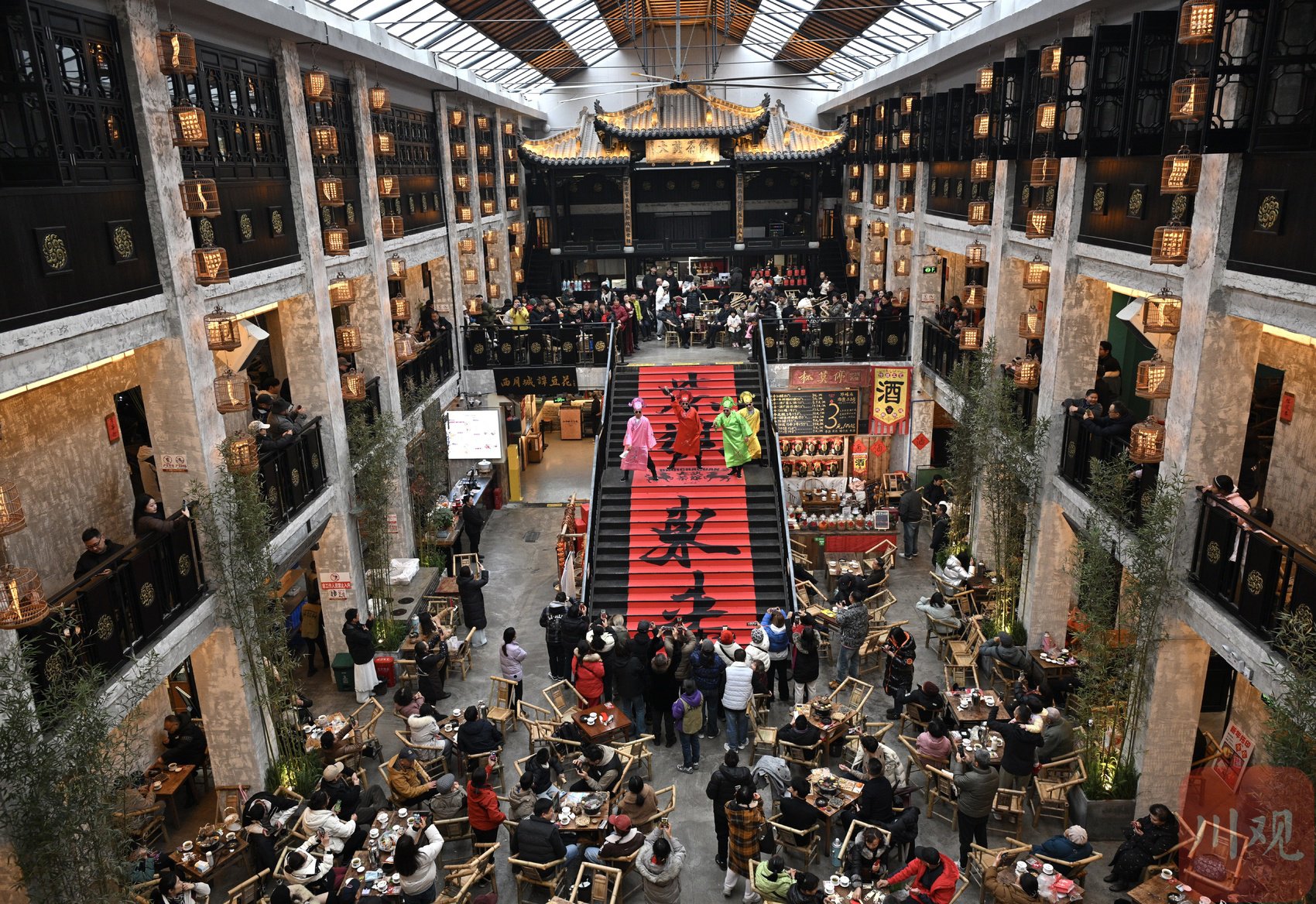 C视频｜老厂房“爆改”成茶馆 假日打卡人气旺