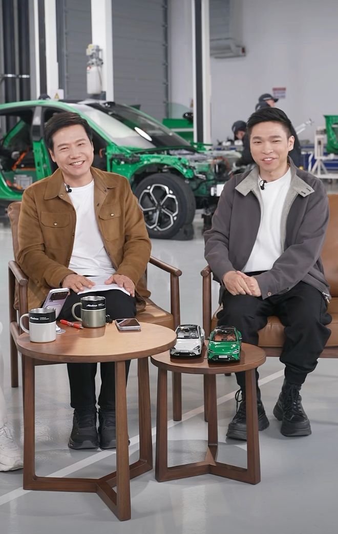 新年首播拆解YU7，正面回应“绿化带战神”争议！雷军：舆情让我们有点懵