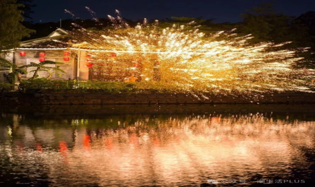 岭南印象园“非遗打铁花” 受访者供图