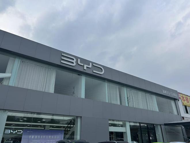 10大汽车集团2025年成绩单：比亚迪纯电超特斯拉，4家车企年销破300万辆