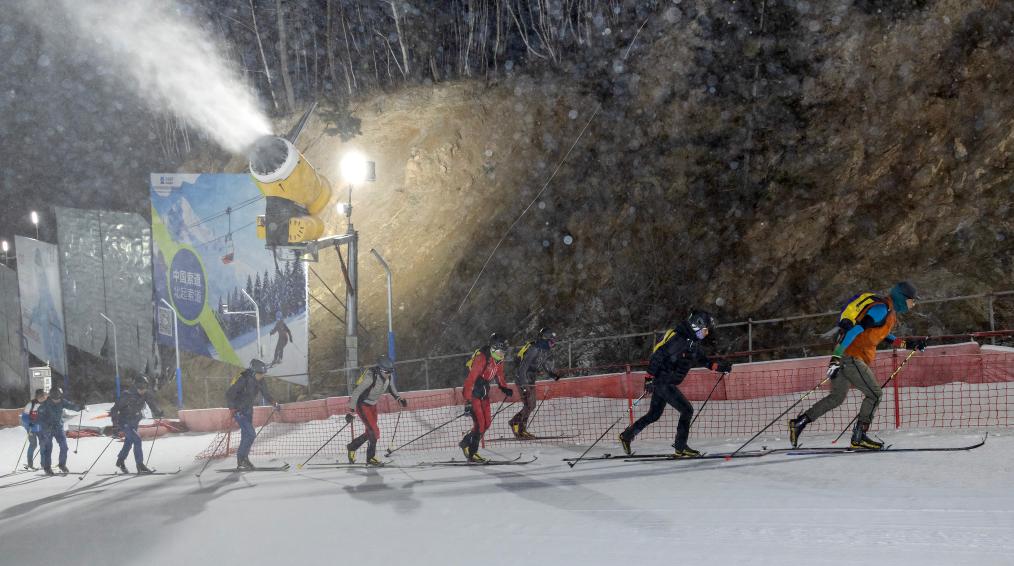追光丨滑雪不止能下山，还能……