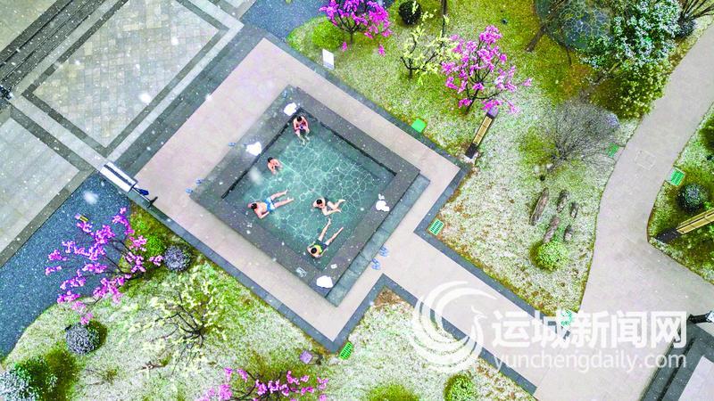 ���Ķ���Ȫˮ�����ģ������ο�һ������ѩ����һ�����黧����Ȫ��  ������ ��