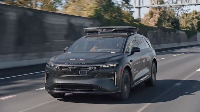 Uber无人驾驶出租车Robotaxi在CES 2026首秀