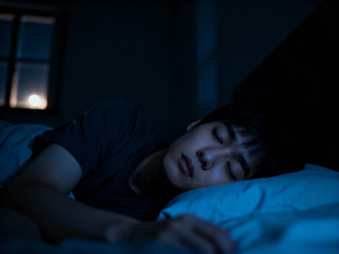 高强度拍摄时，短剧演员经常需要熬夜 / AI制图（诺言）