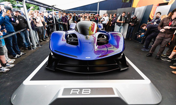 圈速比 F1 还快？红牛的第一辆量产车，长这样！