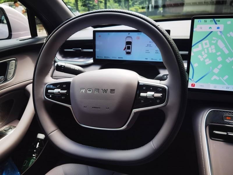 荣威M7 DMH：10万级家用混动轿车新标杆，续航超2000km，限时8.58万起！