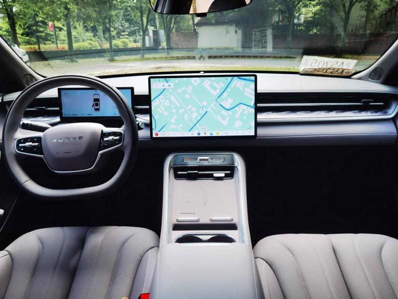 10万级混动家轿闭眼入！荣威M7 DMH 8.58万起，省油大空间太香了