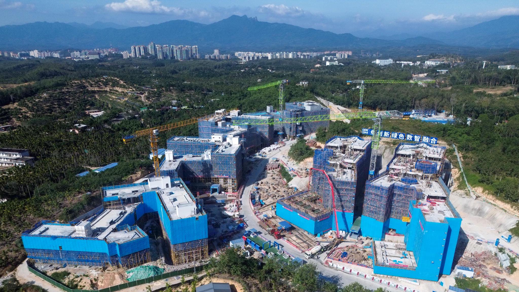 海南热带果蔬科创基地项目主体结构全面封顶。