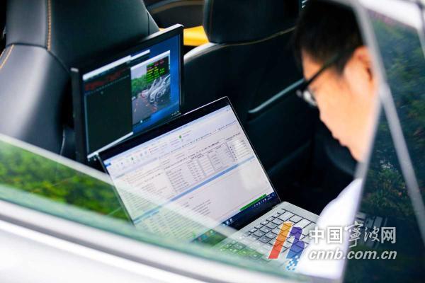 程序员正在测试开发的软件。