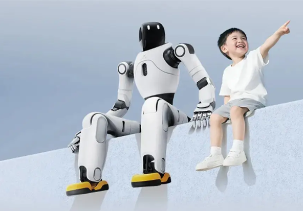 智元登顶全球人形机器人出货量榜首 中国包揽前三
