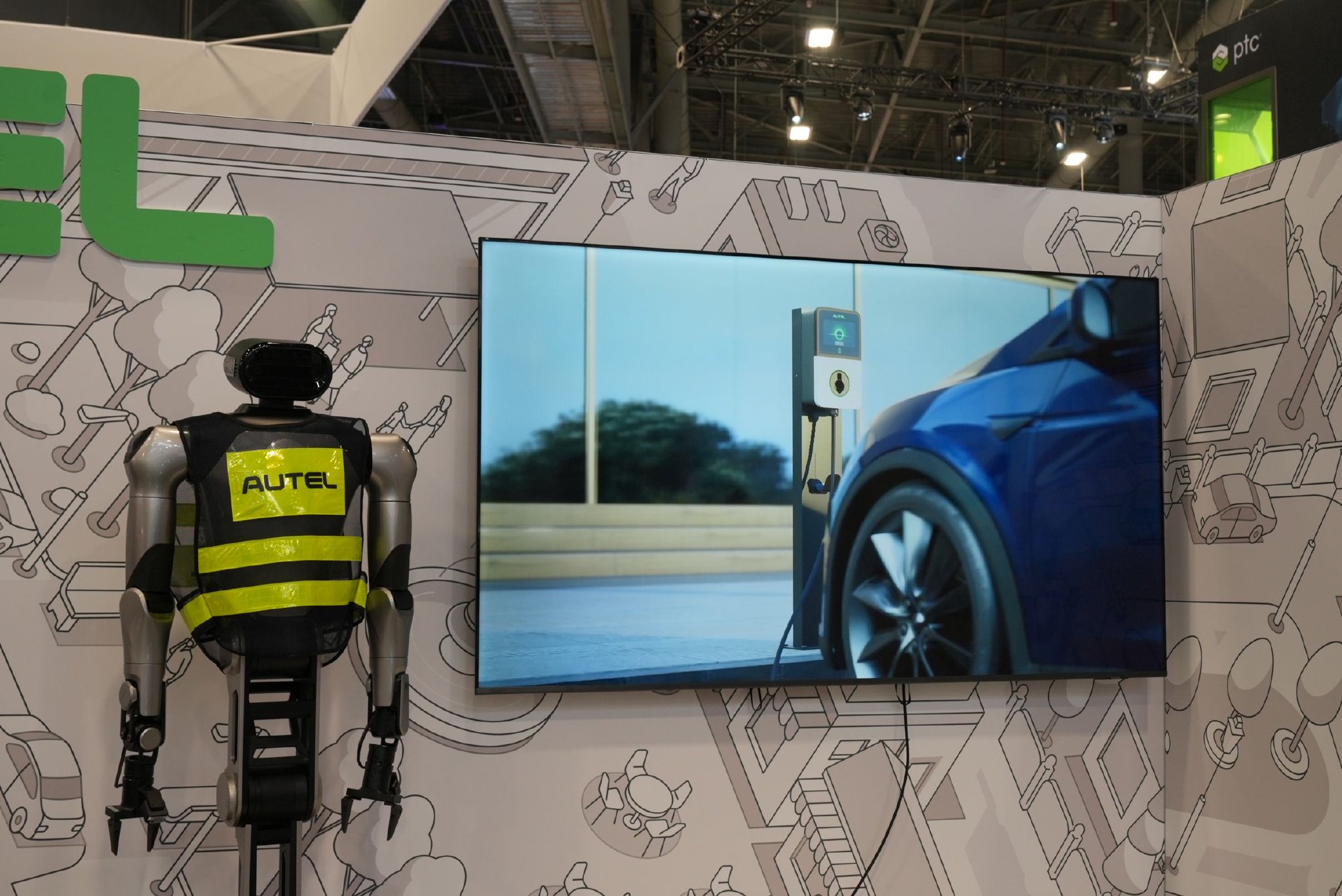 道通科技展示了巡检机器人及其背后的“具身集群智慧解决方案”