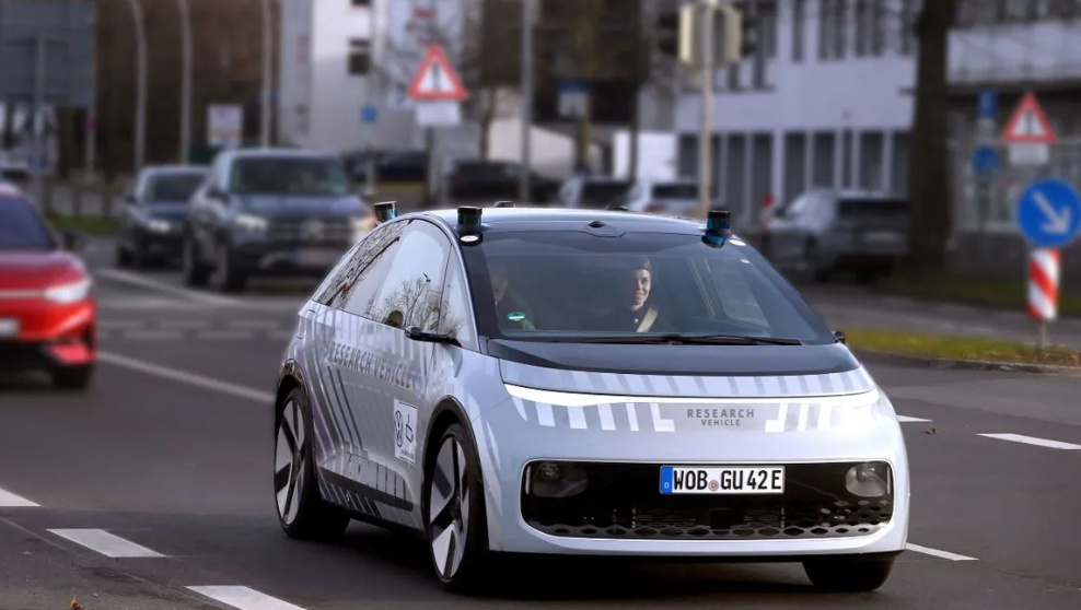 大众Gen.Urban无人驾驶测试骡子启动德国公路试验