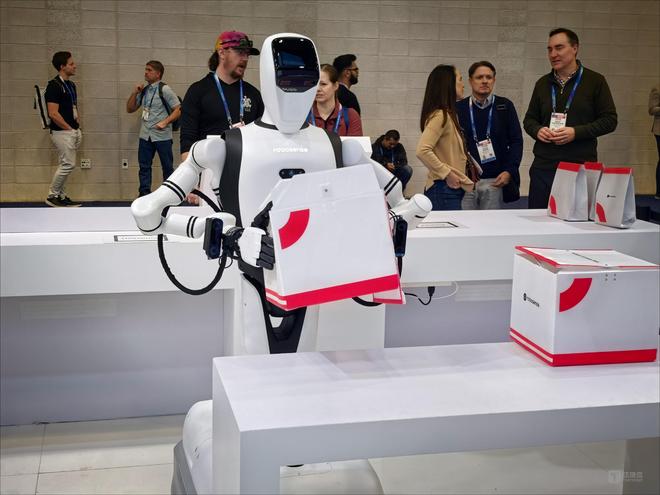 人形机器人手眼协同的难题，速腾聚创给出了新解法｜CES 2026