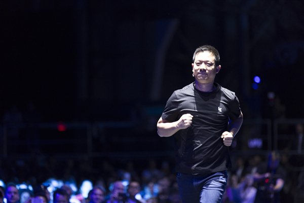 美国人工成本太贵！贾跃亭宣布首批具身智能机器人2月4日发布