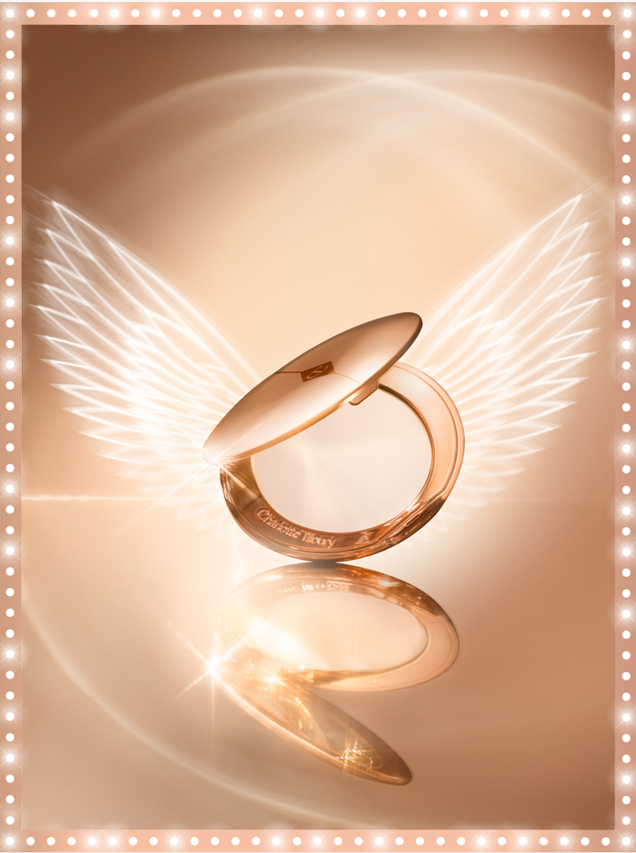 【图注：Charlotte Tilbury「小金盘」粉饼0号色瓷光白】