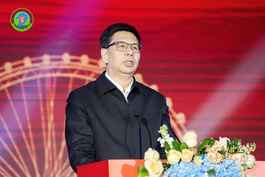 ▲内蒙古自治区政协副主席、自治区工商联主席安润生讲话