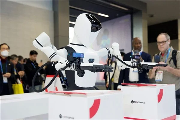 从技术突破到生态落地，速腾聚创具身智能闪耀 CES