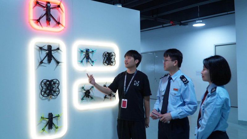 惠州仲恺税务部门走进翼飞智能，助企享好政策红利