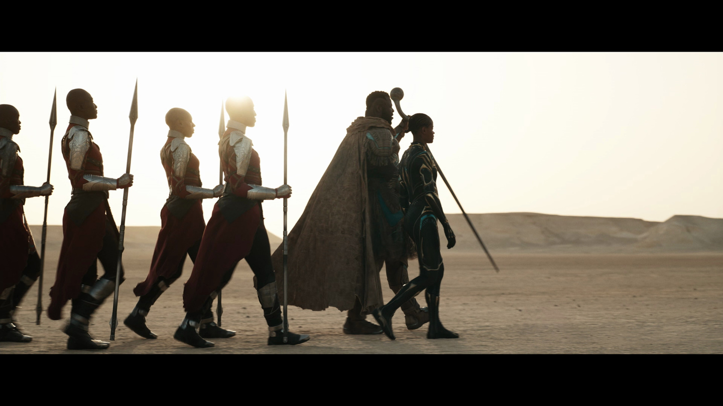 导演罗素兄弟透露过去四周发布的《复仇者联盟 5》预告有完整故事，暗藏线索