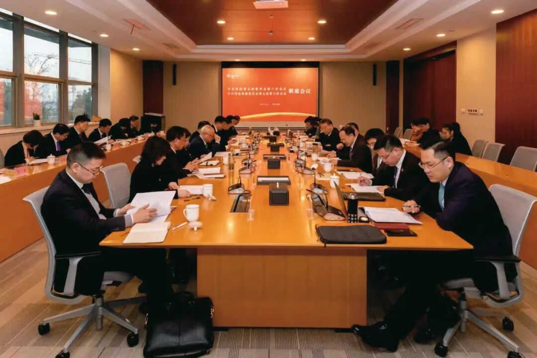 ▲传化集团组织的董事会党委会联席会议。