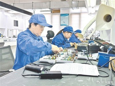 日立信生产线满负荷运转 本报记者 刘地 摄