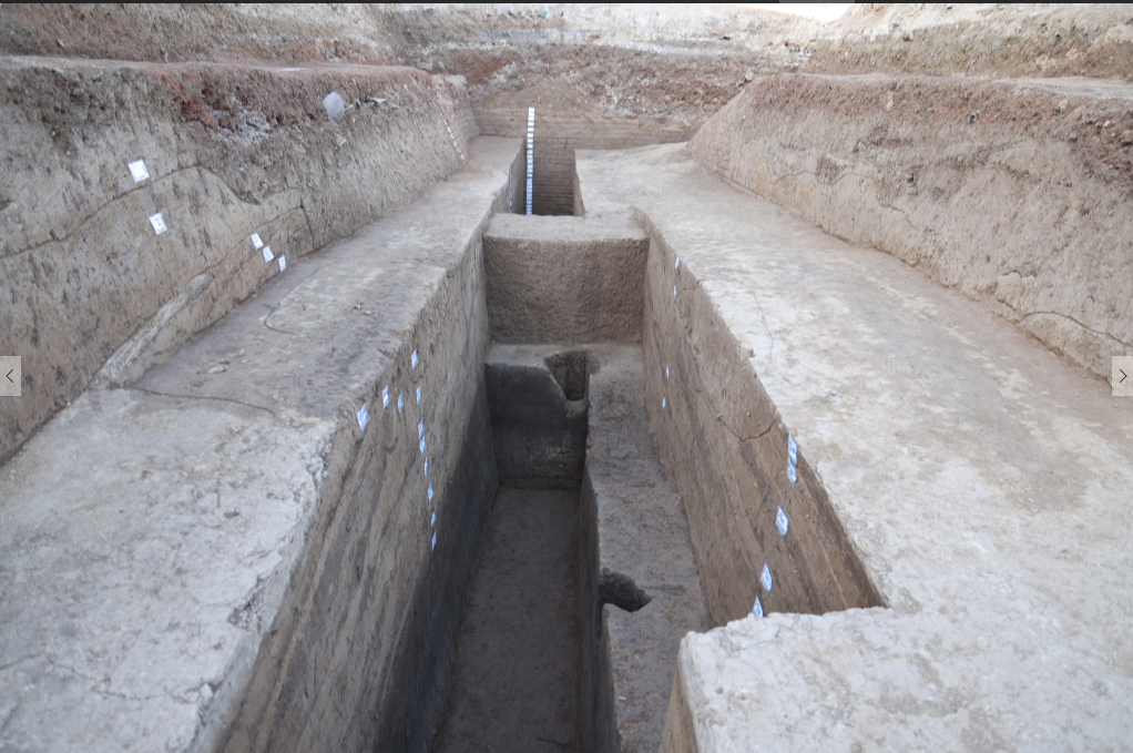 TG20南段-阿房宫台基夯土南缘及版筑柱洞（南-北）