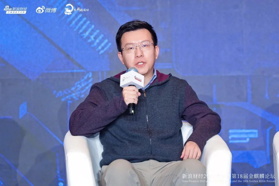 图为银河通用联合创始人张直政