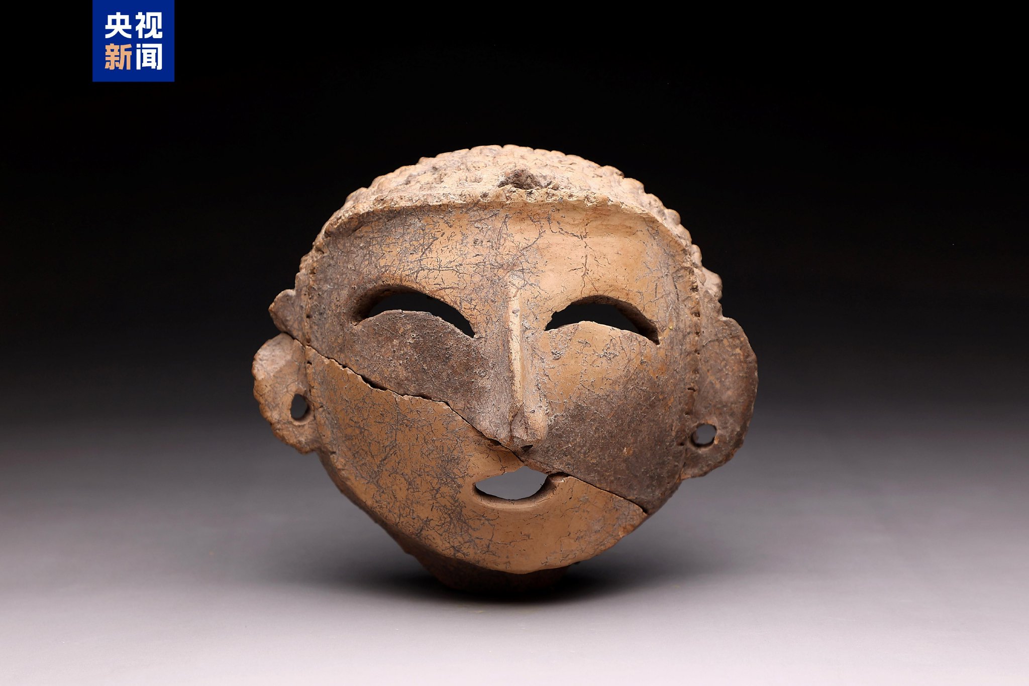 △渭南蒋家遗址出土人面像陶器