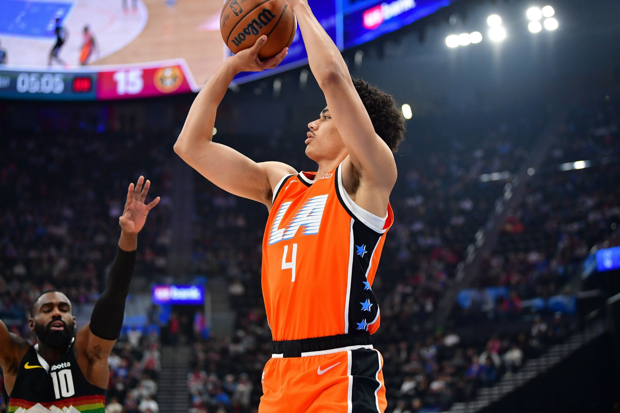 快船VS猛龙首发：哈登、邓恩、桑德斯、巴图姆、祖巴茨