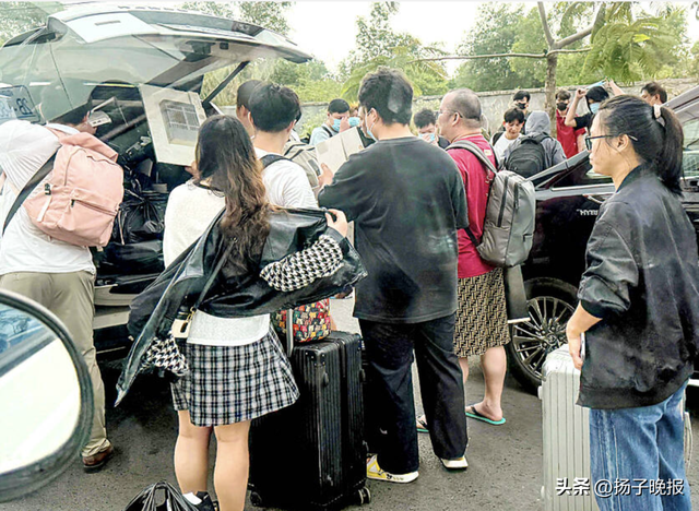 ▲15日，疑似从柬埔寨西哈努克省诈骗窝点出逃的人