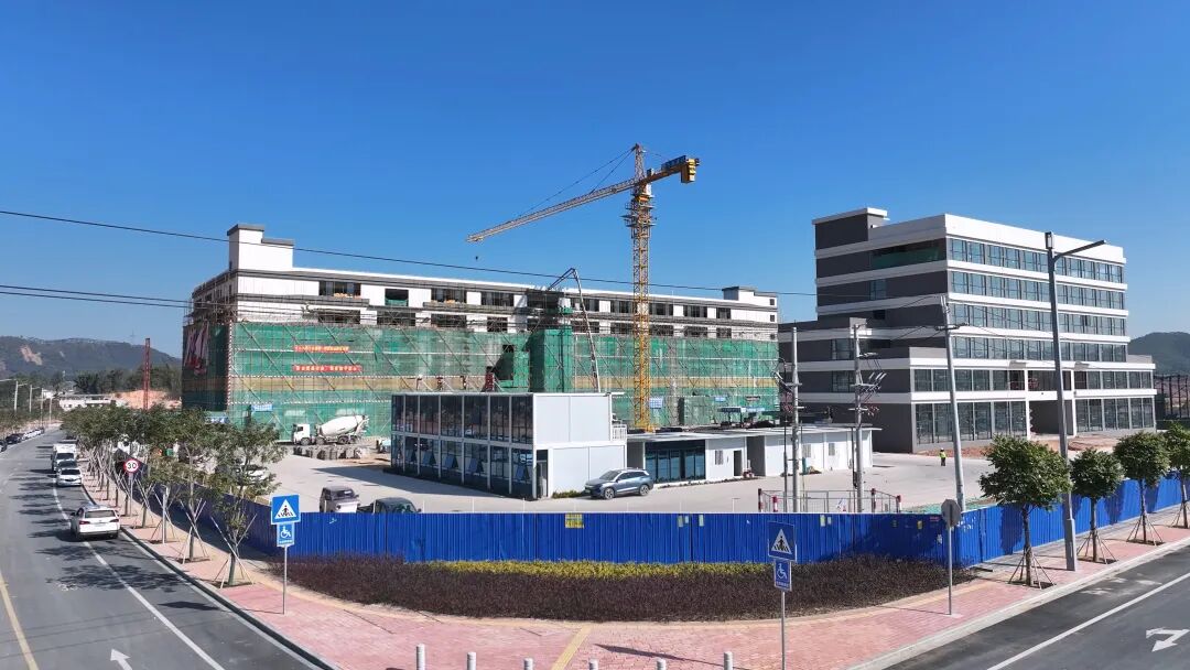 △清远市合意氟塑电线有限公司项目建设现场 （程熙城 摄）