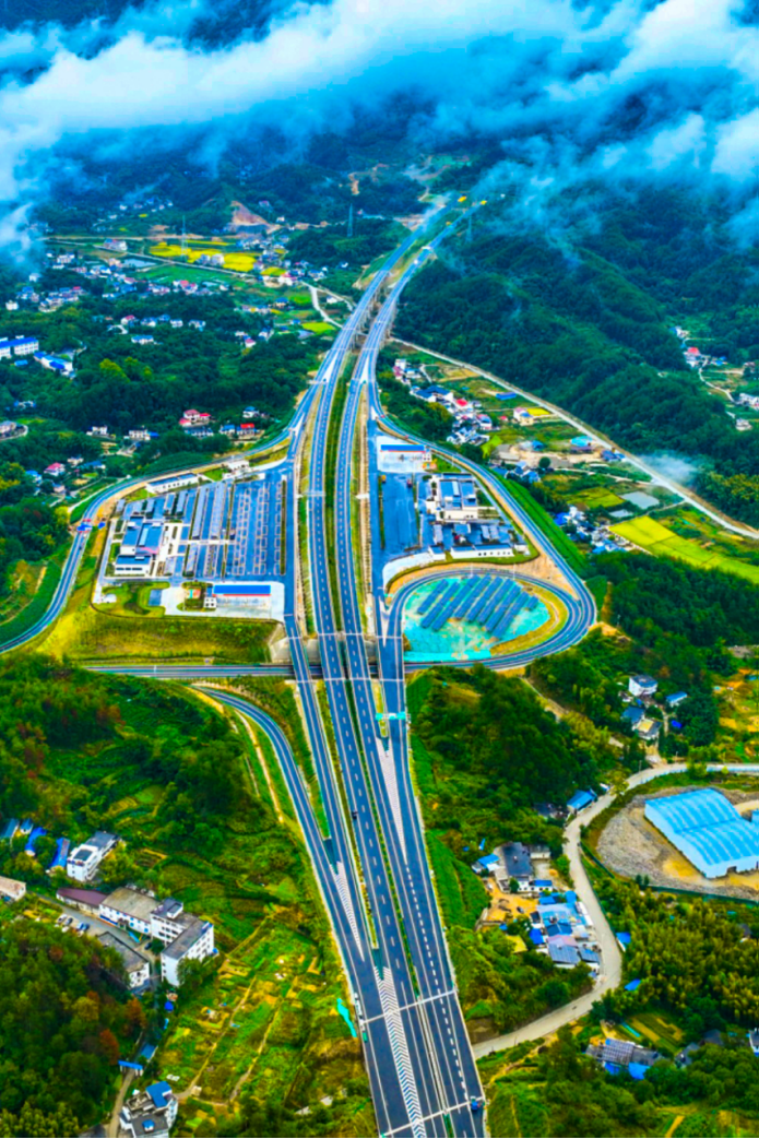 ▲邮储银行安徽省分行助力G42S沪武高速。 &nbsp; 连飞/摄