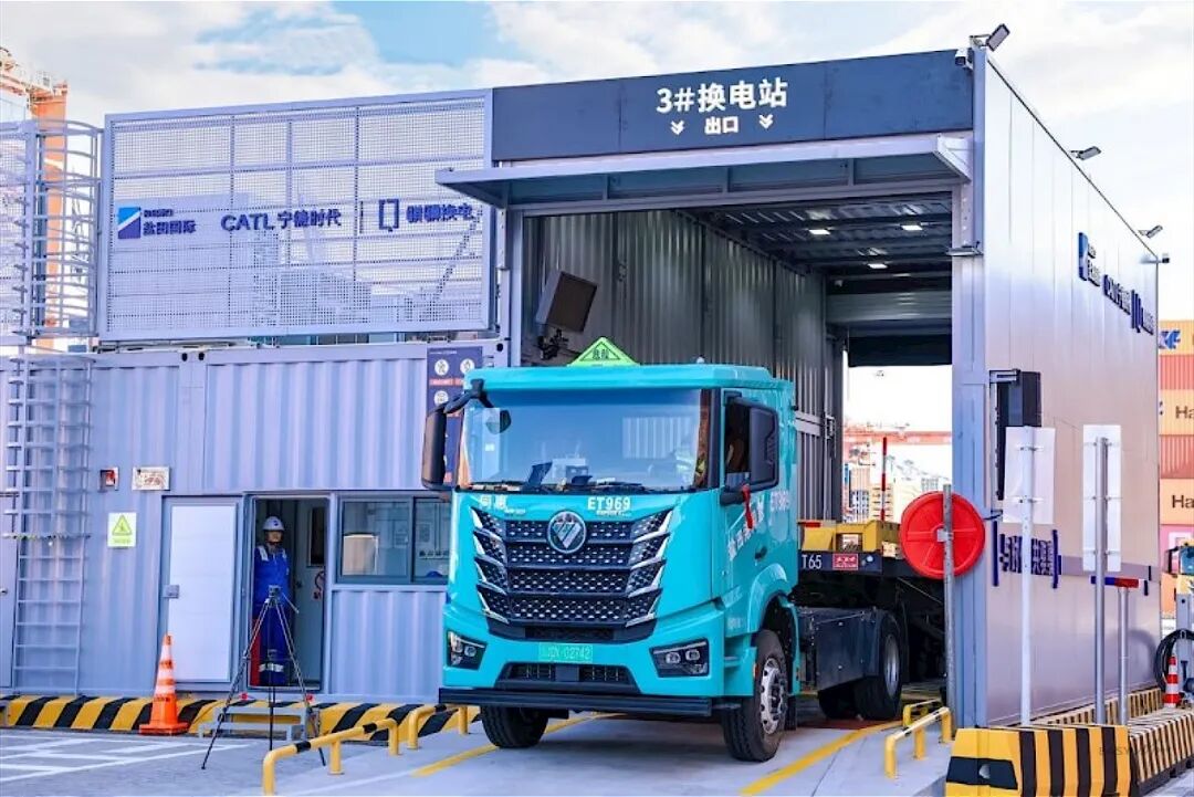 全面新能源化｜福田欧曼银河5M换电重卡再次批量交付盐田港，助力零碳港口新生态建设