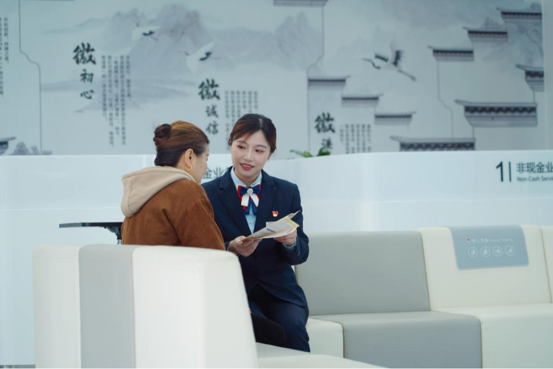 ▲邮储银行安徽省分行持续改善网点服务与环境，优化客户体验。