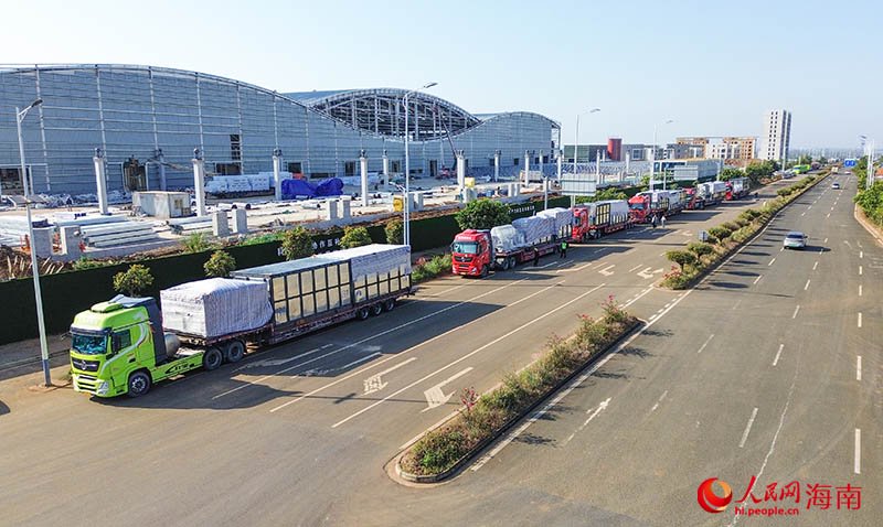 在位於海口國家高新區的農夫山泉海口工廠項目，「零關稅」設備即將進場。人民網記者 牛良玉攝