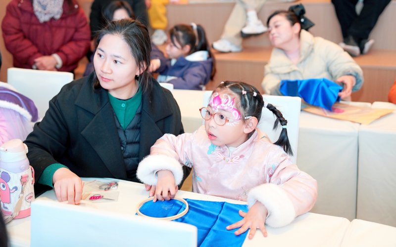 非遺講堂點燃大眾參與熱情。鄂文旅攝