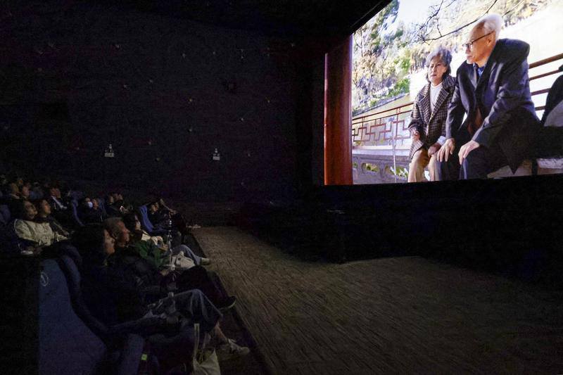 影迷在昆明百老彙影城共同觀看電影《翠湖》。胡妤雅 攝