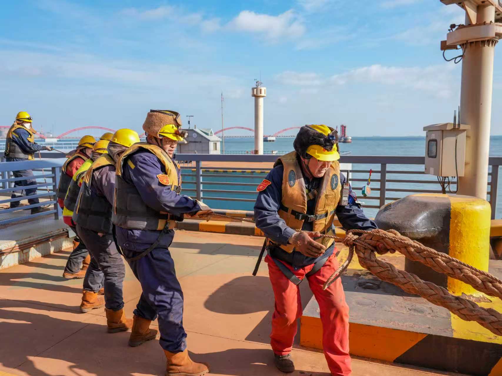 �ںӱ���ɽ�����������ʯ��ͷ���������ڹ̶�������ţ������