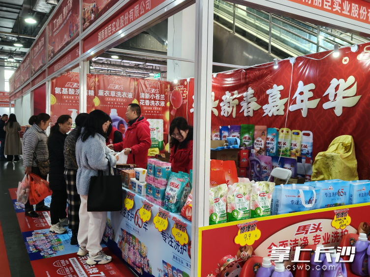 丽臣实业的实在与诚意，在展会上化为了实实在在的销量与口碑。陈星源 摄